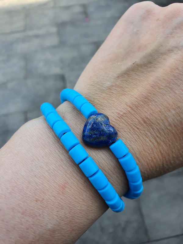 Elastische / rekbare blauwe (choker) ketting en armband 2 in 1 sieraad met Lapis Lazuli hartje (nr 10)