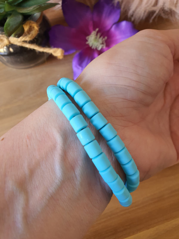 Elastische / rekbare blauw (choker) ketting en armband 2 in 1 sieraad met Lapis Lazuli kubus kralen (nr 23)