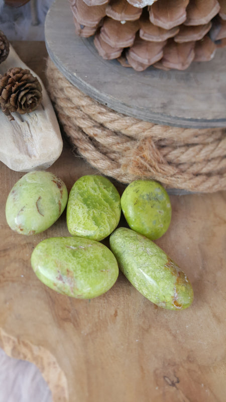 Groene opaal geslepen steen 31-40 gram