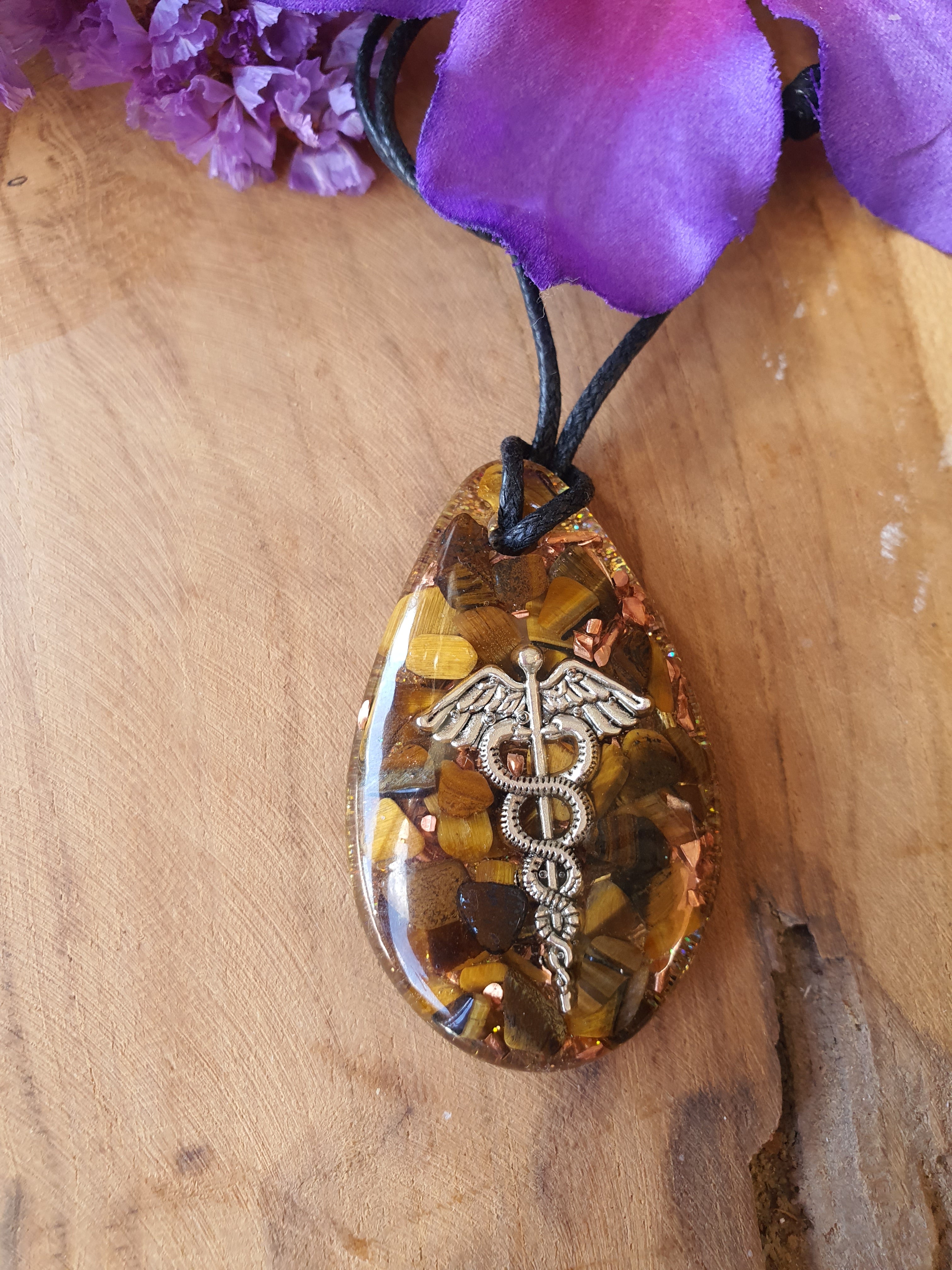 Orgonite hanger Tijgeroog met Bergkristal 30x55mm (nr 129)