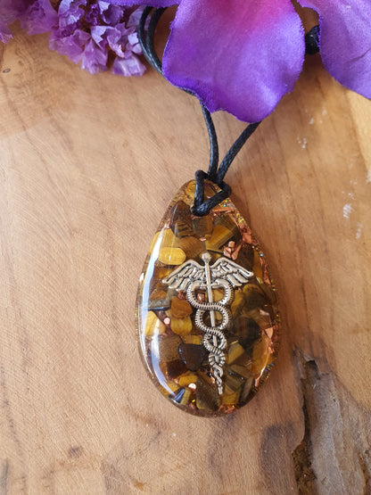 Orgonite hanger Tijgeroog met Bergkristal 30x55mm (nr 129)